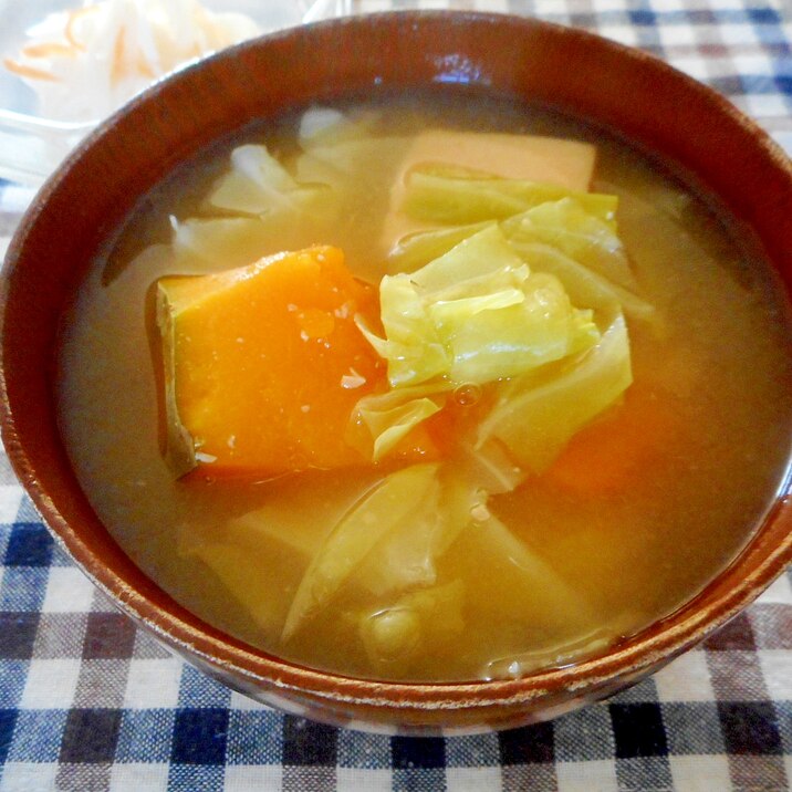 カボチャとキャベツと高野豆腐の味噌汁